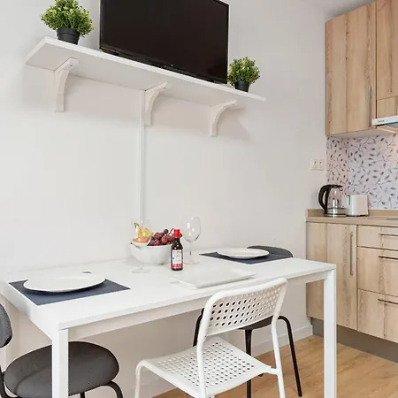 Apartman Estudios Larios 9 *